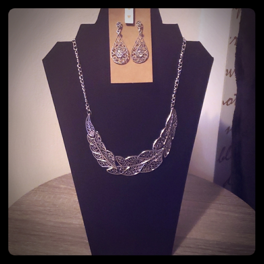 NWT Filigree Necklace and Post Earrings Set